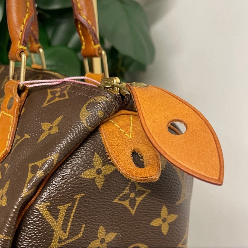 EUC- Louis Vuitton Monogram Canvas Speedy 25 w/ LV bag. - Picture 4 of 9